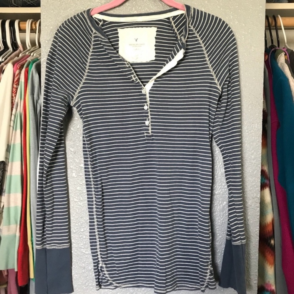Women’s American Eagle long sleeve Henley shirt